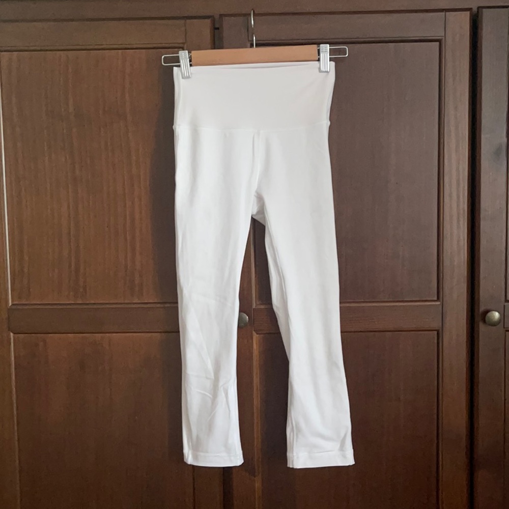 Lululemon Cropped Leggings in white size 4